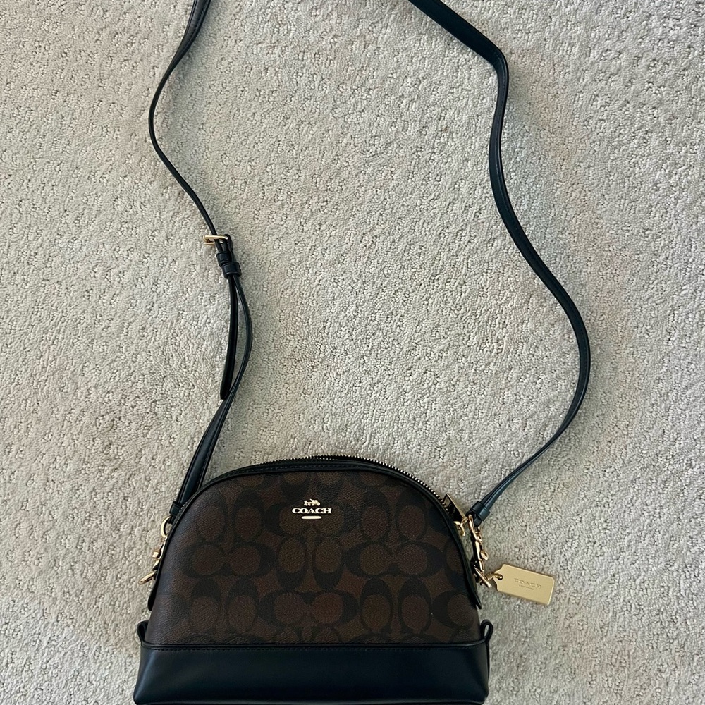 Coach Limited Signature Dome Crossbody (Leather) Never Used - Picture 2 of 8